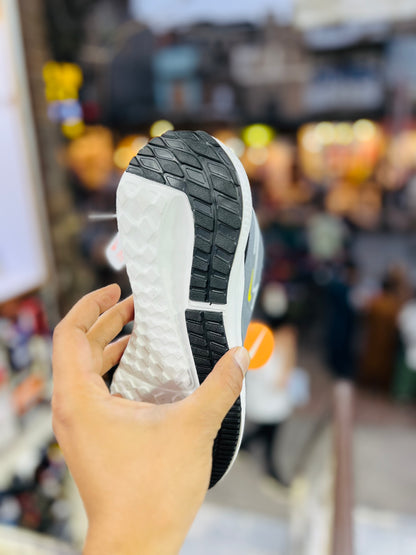 J004-Nike Revolution 9