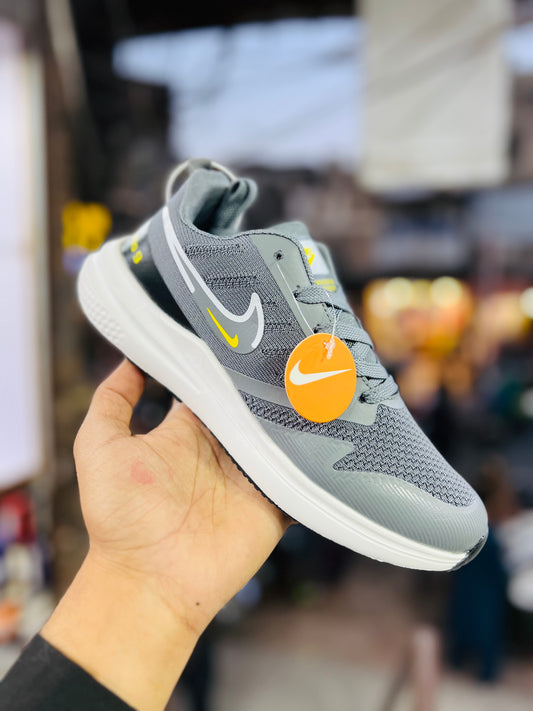 J004-Nike Revolution 9