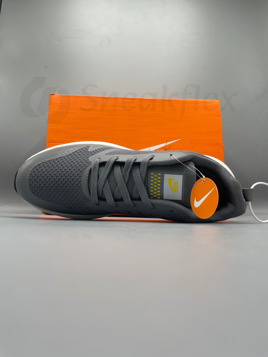 J004-Nike Revolution 9