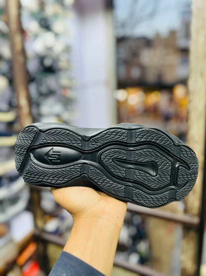 002-Medicated sketchers