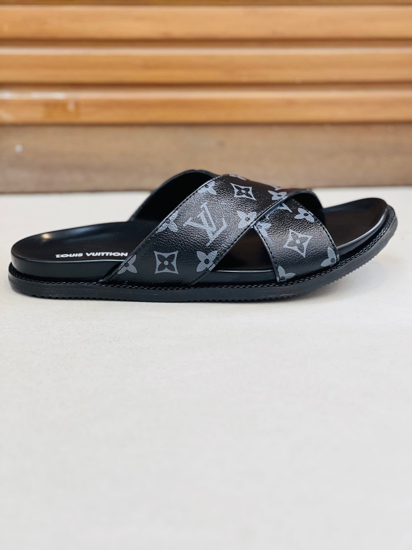 A002-louis vuttion slides